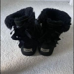 Ugg Bailey Bow size 4